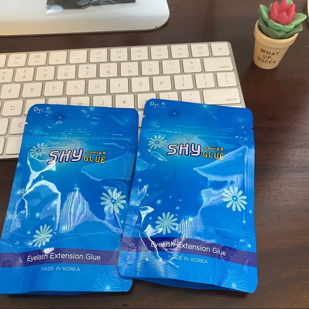 Eyelash extension glue 2 pack